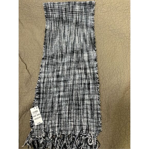 Charter club, One size scarf, 100% polyester  size 13”X64”. A674 - Picture 1 of 5